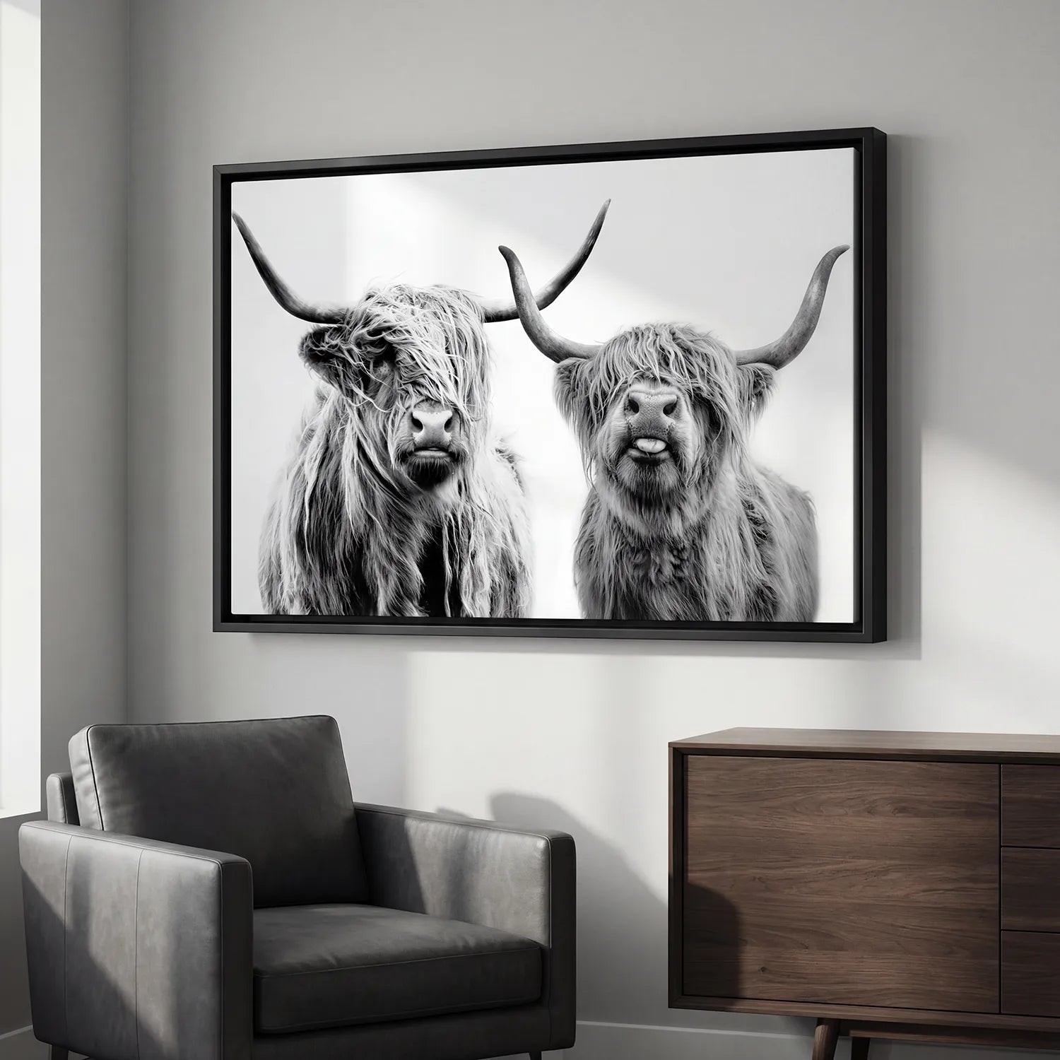 Tableau Vaches Highland Noir et Blanc sur cadre flottant noir, décoration murale élégante