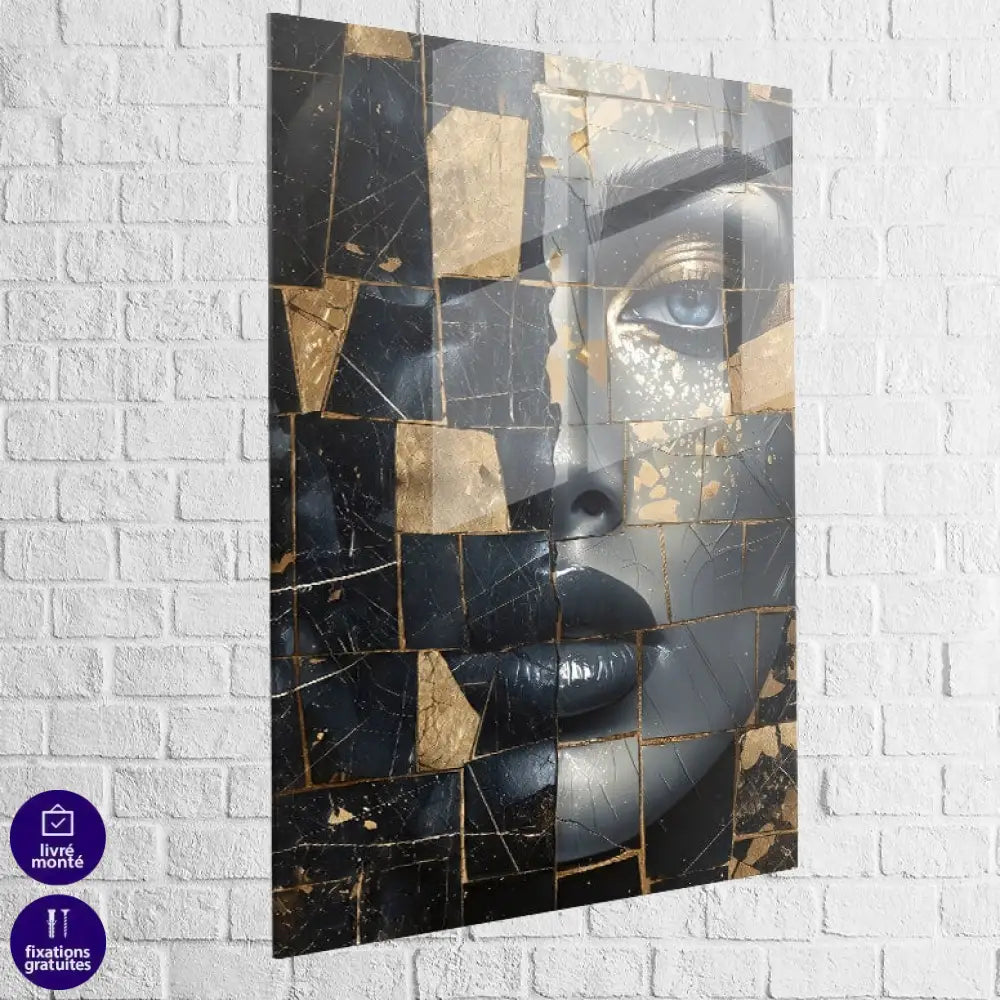 Œuvre murale moderne et luxueuse représentant une femme mystérieuse