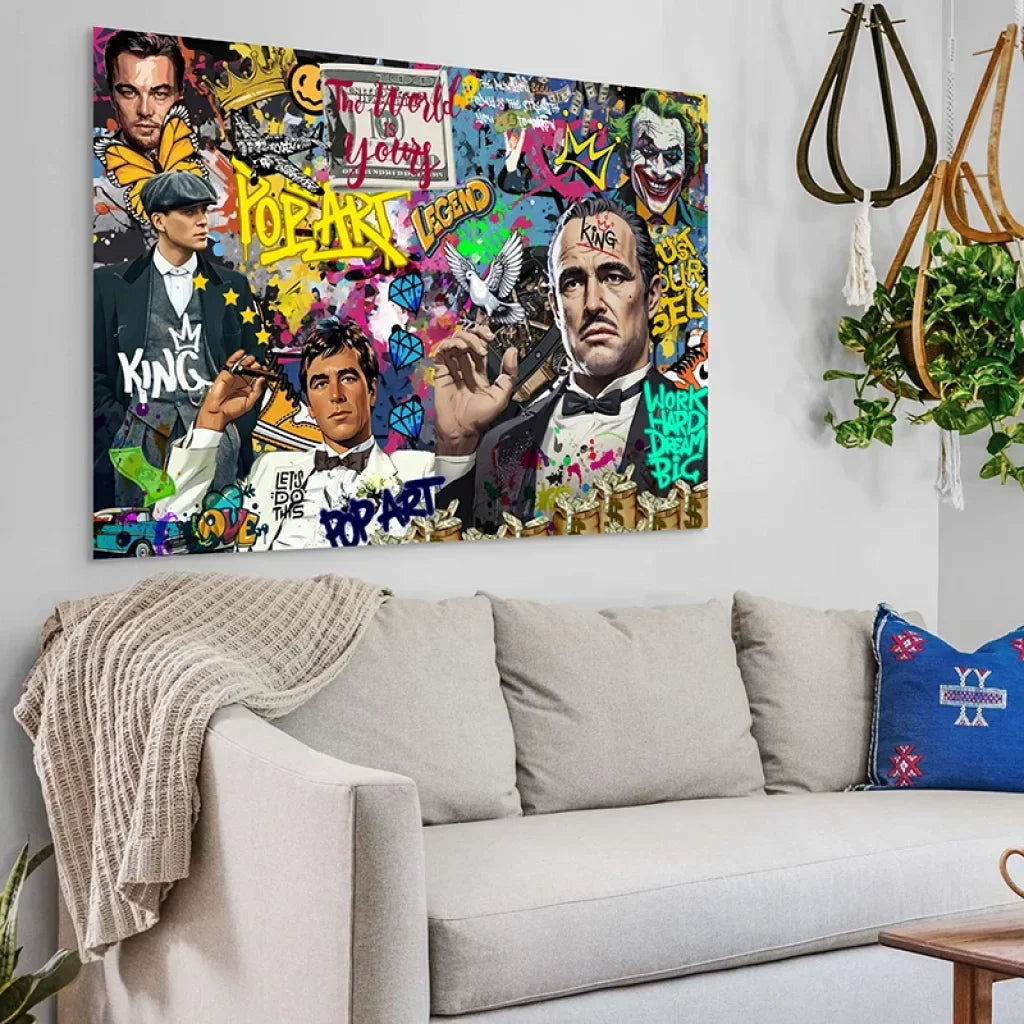 Tableau street art Le Monde T’appartient, collage pop et graffiti, couleurs vives au mur du salon