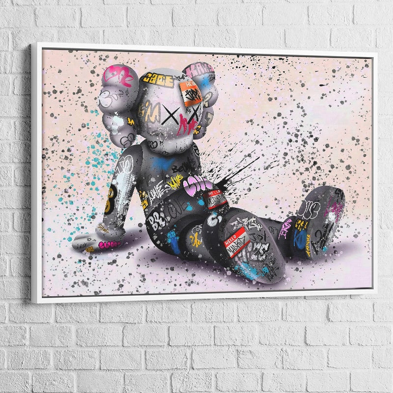 tableau kaws le rêveur assis avec cadre blanc