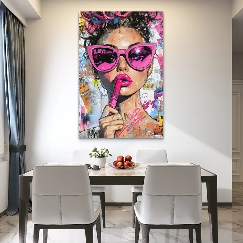 Affiche pop art glamour avec maquillage et lunettes oversize