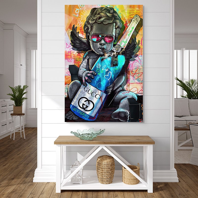 Tableau street art chérubin avec bouteille Gucci et lunettes roses

