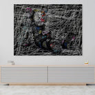 tableau urbain personnage assis yeux croisés lignes blanches dynamiques