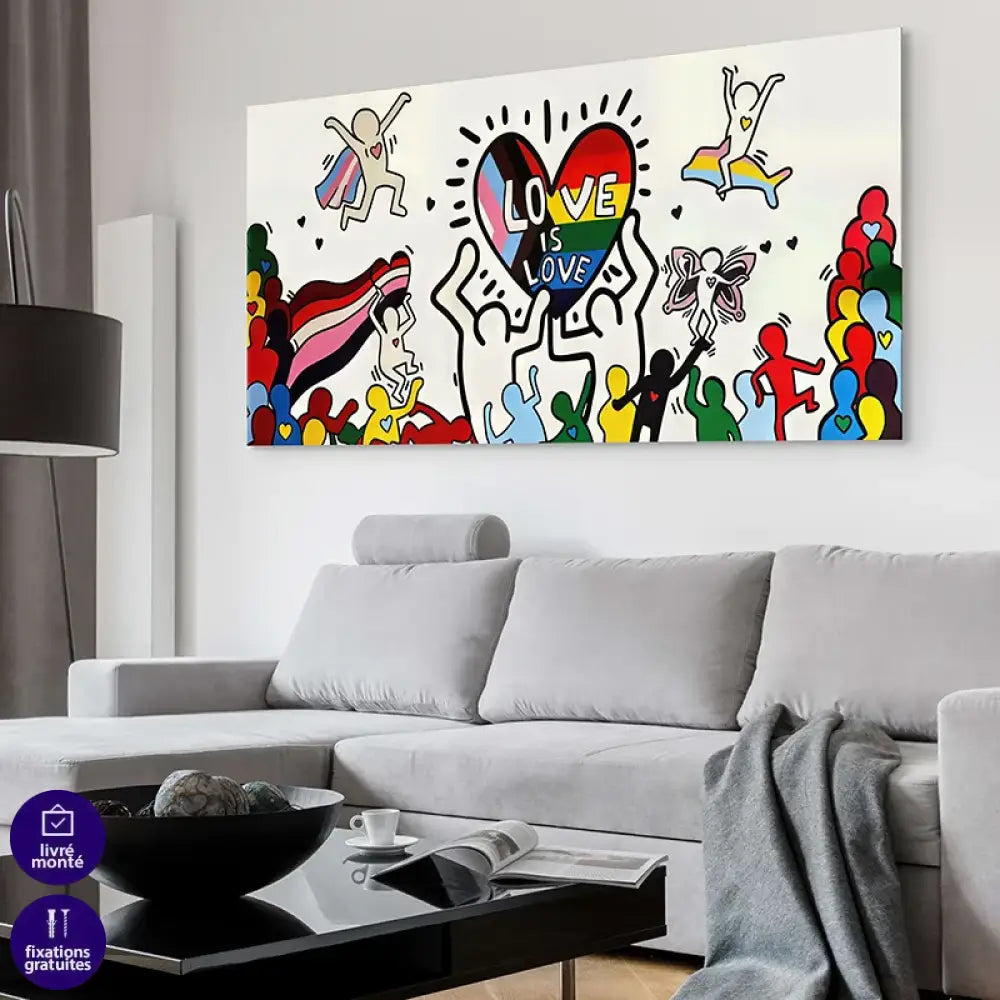 Détail cœur arc-en-ciel Love Is Love avec personnages stylisés

