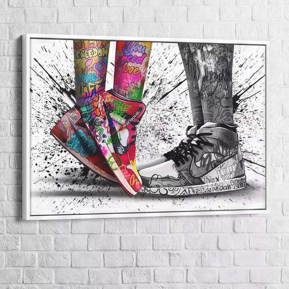 Œuvre murale street art avec contraste de couleurs et graffiti

