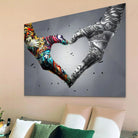 Tableau Street Art Coeur sur la main - Montableaudeco