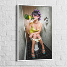 Tableau Femme sur les Toilettes - Montableaudeco